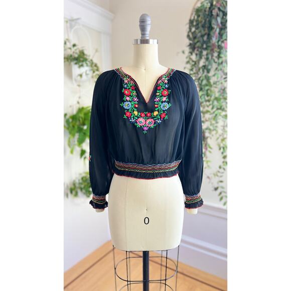 Vintage 1940s Peasant Top 40s Hungarian Floral Embroidered Black Folk Blouse - Picture 4 of 11